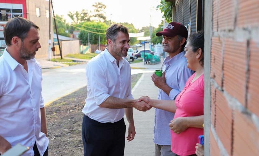 Achával y Laurent recorrieron el nuevo asfalto de Agustoni