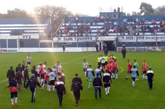 Traspié en el debut