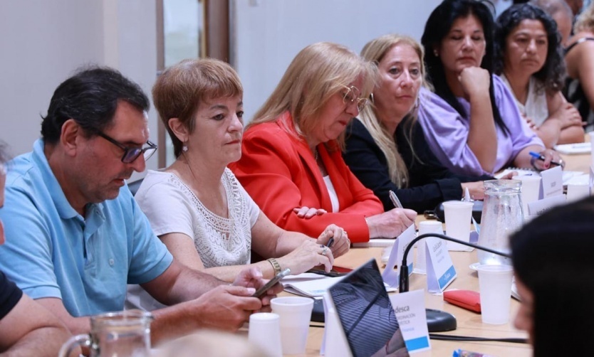 Paritarias: Provincia recibe a los gremios de estatales, docentes y judiciales