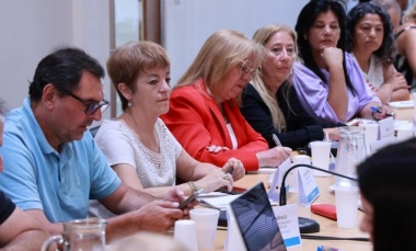 Paritarias: Provincia recibe a los gremios de estatales, docentes y judiciales