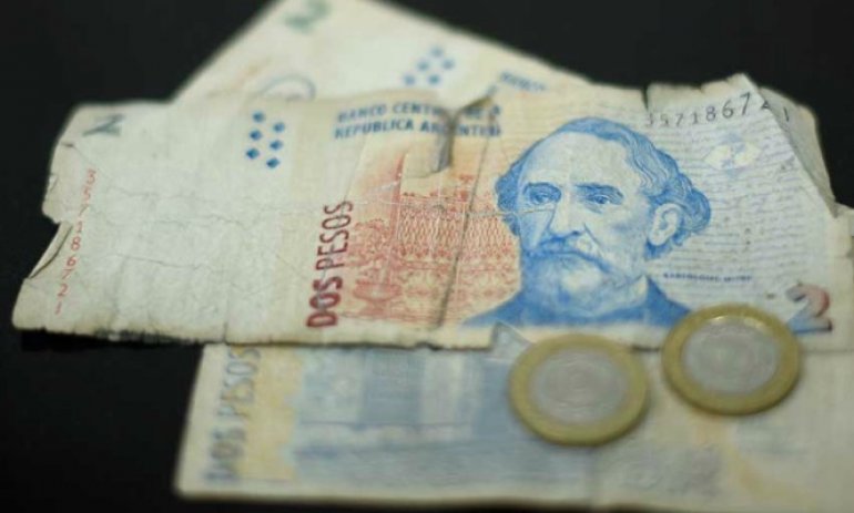 Hasta abril del año que viene habrá tiempo para canjear billetes de 2 pesos por monedas