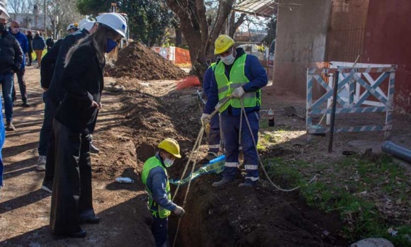 AySA destacó el avance de obras de agua y cloacas para 390.000 personas del Conurbano