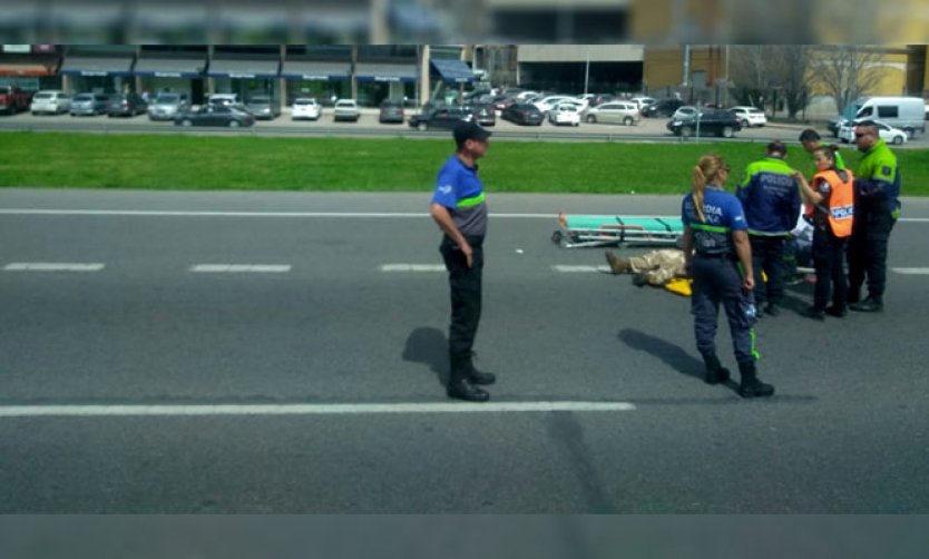 Un gendarme resultó herido al chocar su motocicleta contra una camioneta en Panamericana