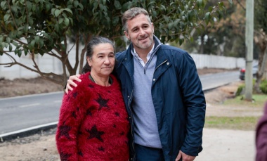 El intendente Achával recorrió obras de asfalto en Del Viso