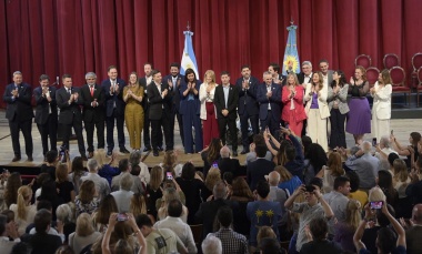 Kicillof tomó juramento a los integrantes del gabinete provincial