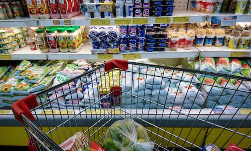 El consumo de leche cayó un 12% y las familias optan cada vez más por segundas marcas