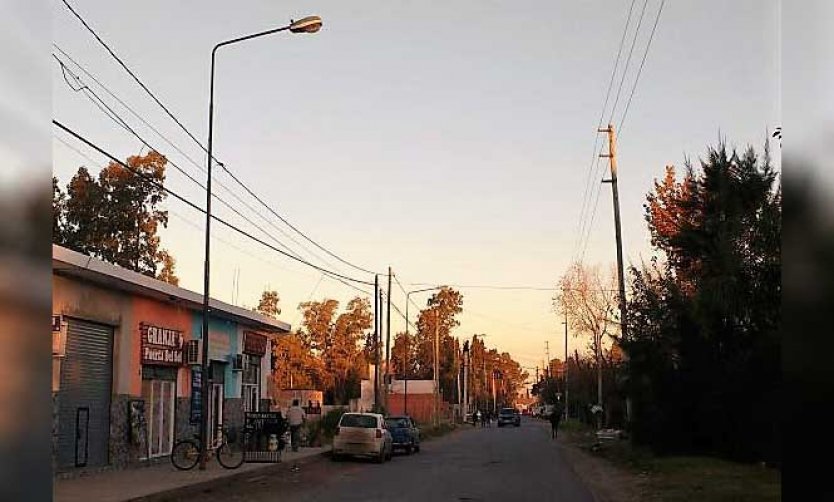 El Municipio llevó mejoras lumínicas a una calle clave de Villa Rosa