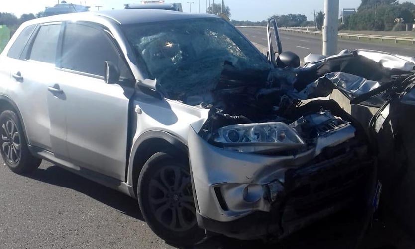 Choque entre un auto y un camión dejó como saldo una mujer herida